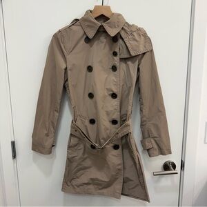 Burberry Brit Women’s Synthetic Double Breasted Belted rain Coat size 2 in tan
